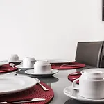 Portside Apartament *